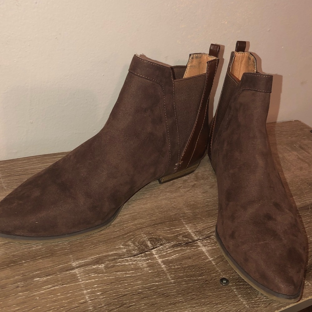 Plume short brown booties.